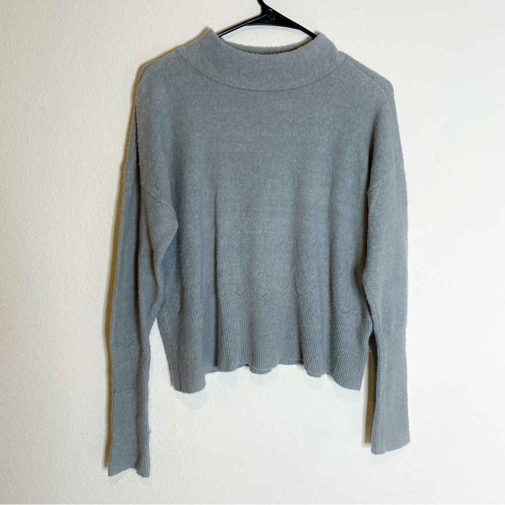 Vineyard Vines grey knit zig zag trim sweater size small